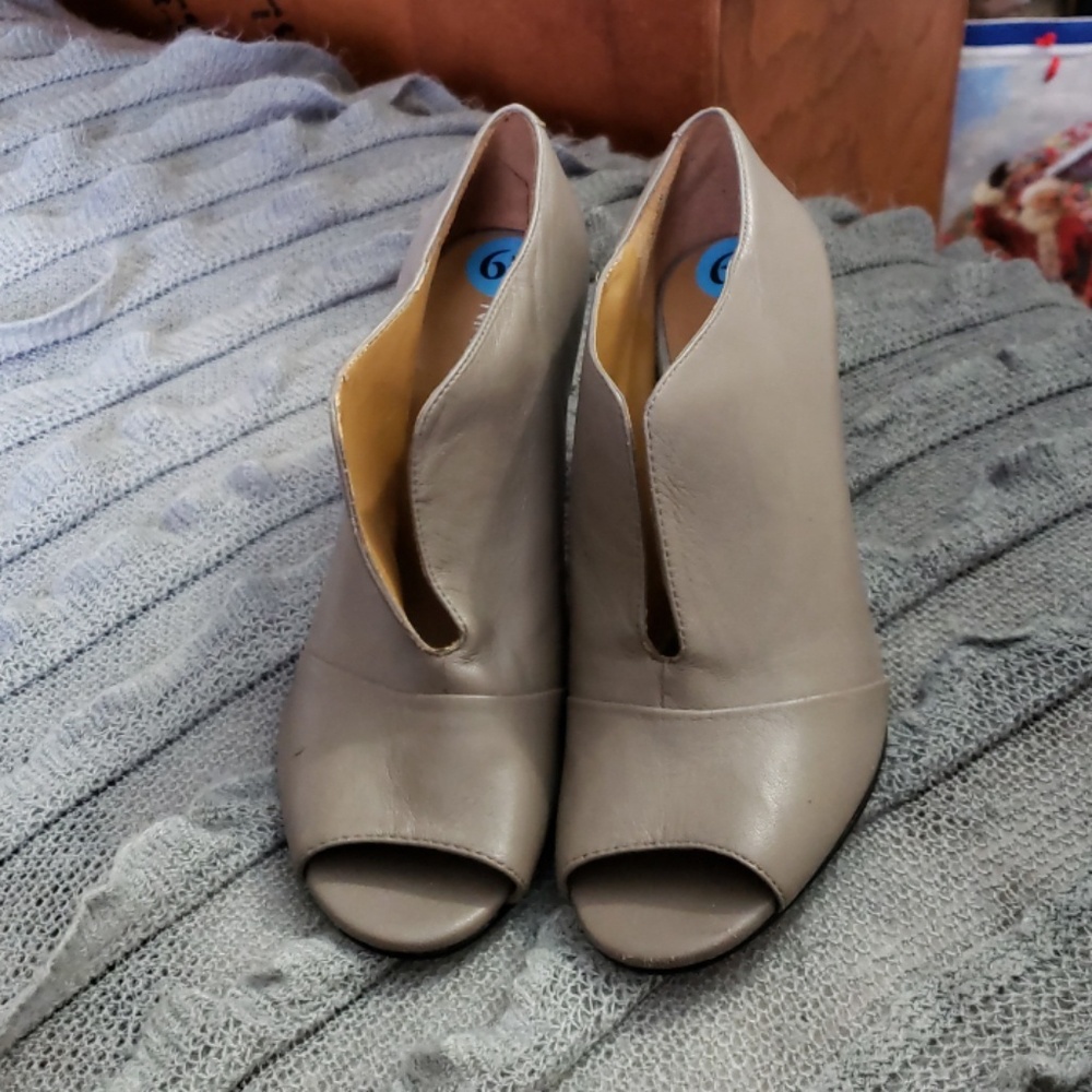 Grey heels